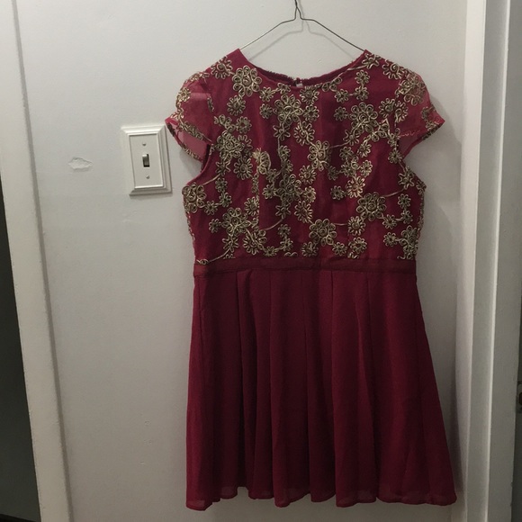 Gold and maroon homecoming dress - Picture 1 of 3